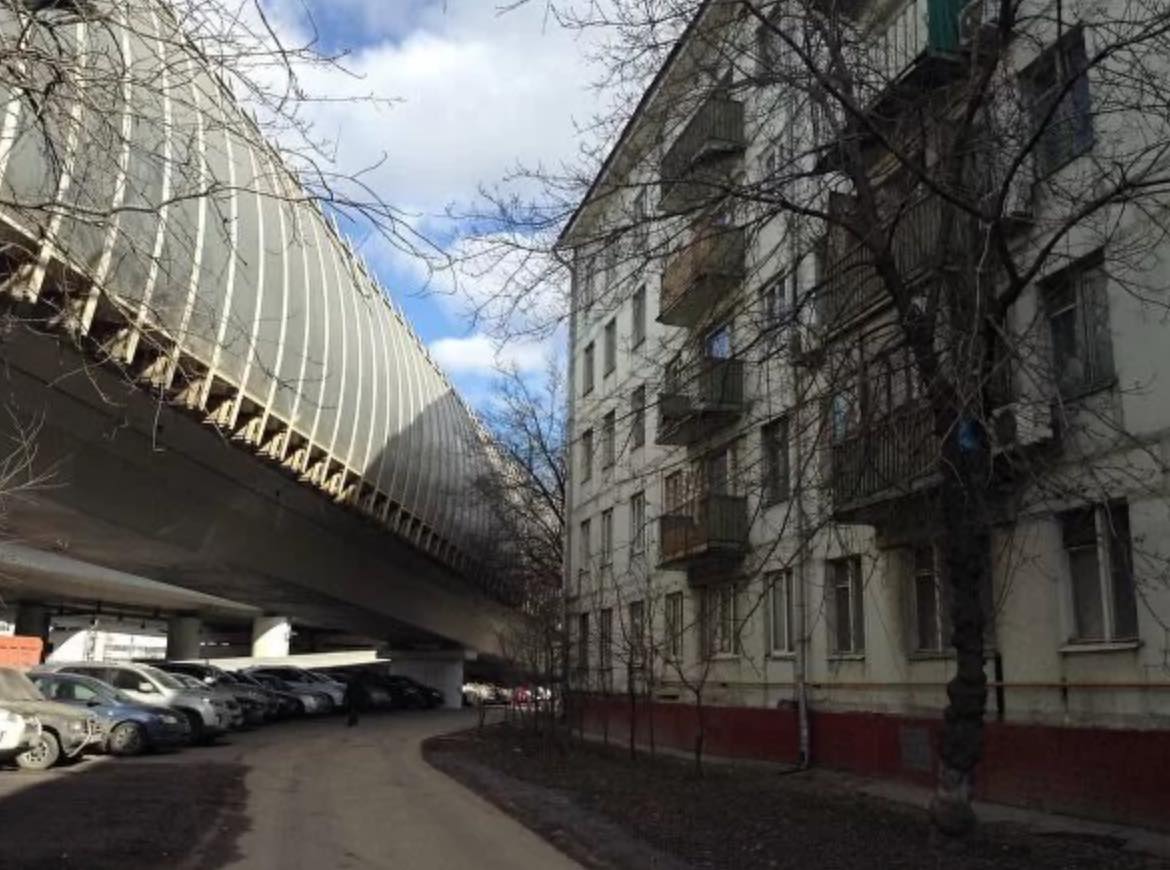 Расстояние от эстакады до жилых домов на Октябрьском проспекте составит 5 м